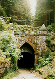 novogotick portl tunelu u osady Jelen