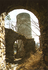 pozstatky bran s hradn v